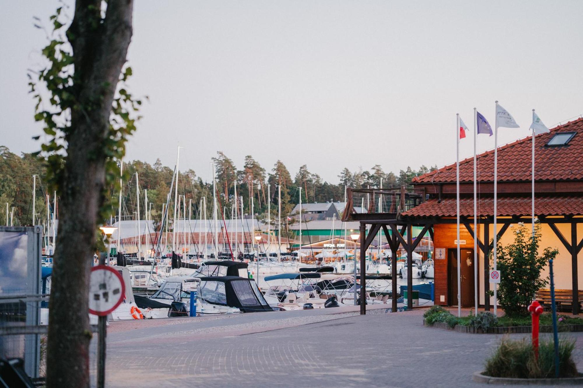 וילקסי Yacht Apartments מראה חיצוני תמונה